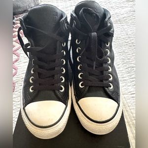 All⭐️star leather sneakers.